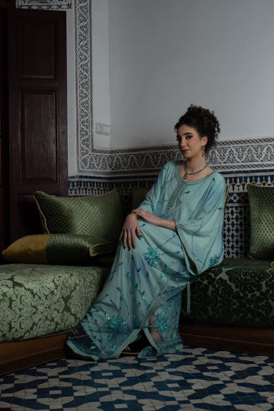 Caftan Aérien Bleu Céladon aux Broderies Délicates