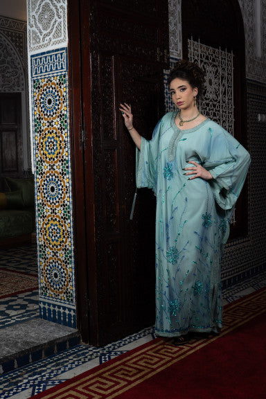 Caftan Aérien Bleu Céladon aux Broderies Délicates