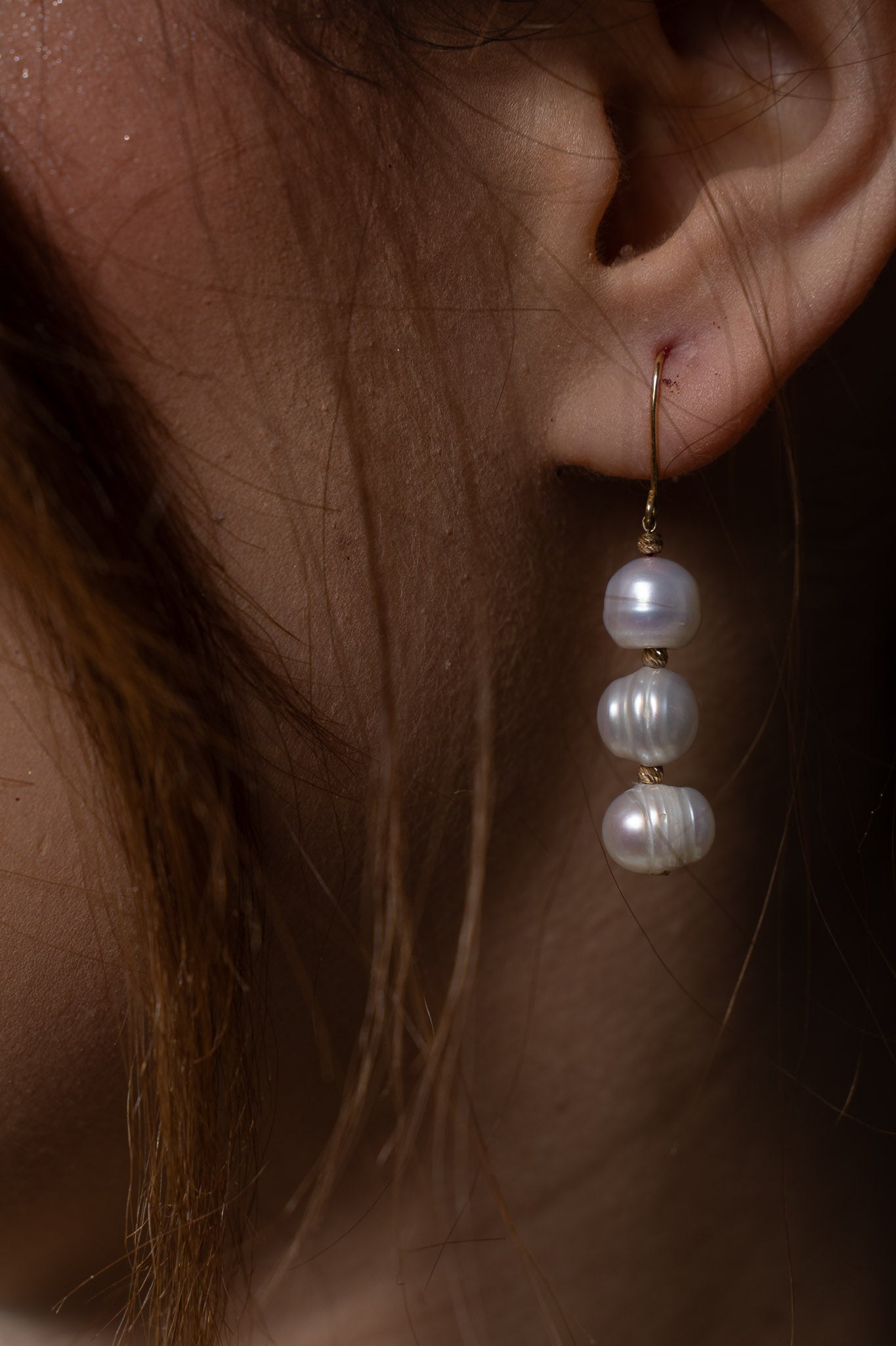 Ensemble Haute Joaillerie Collier Triple Rang & Boucles d’Oreilles en Perles et Billes d’Or
