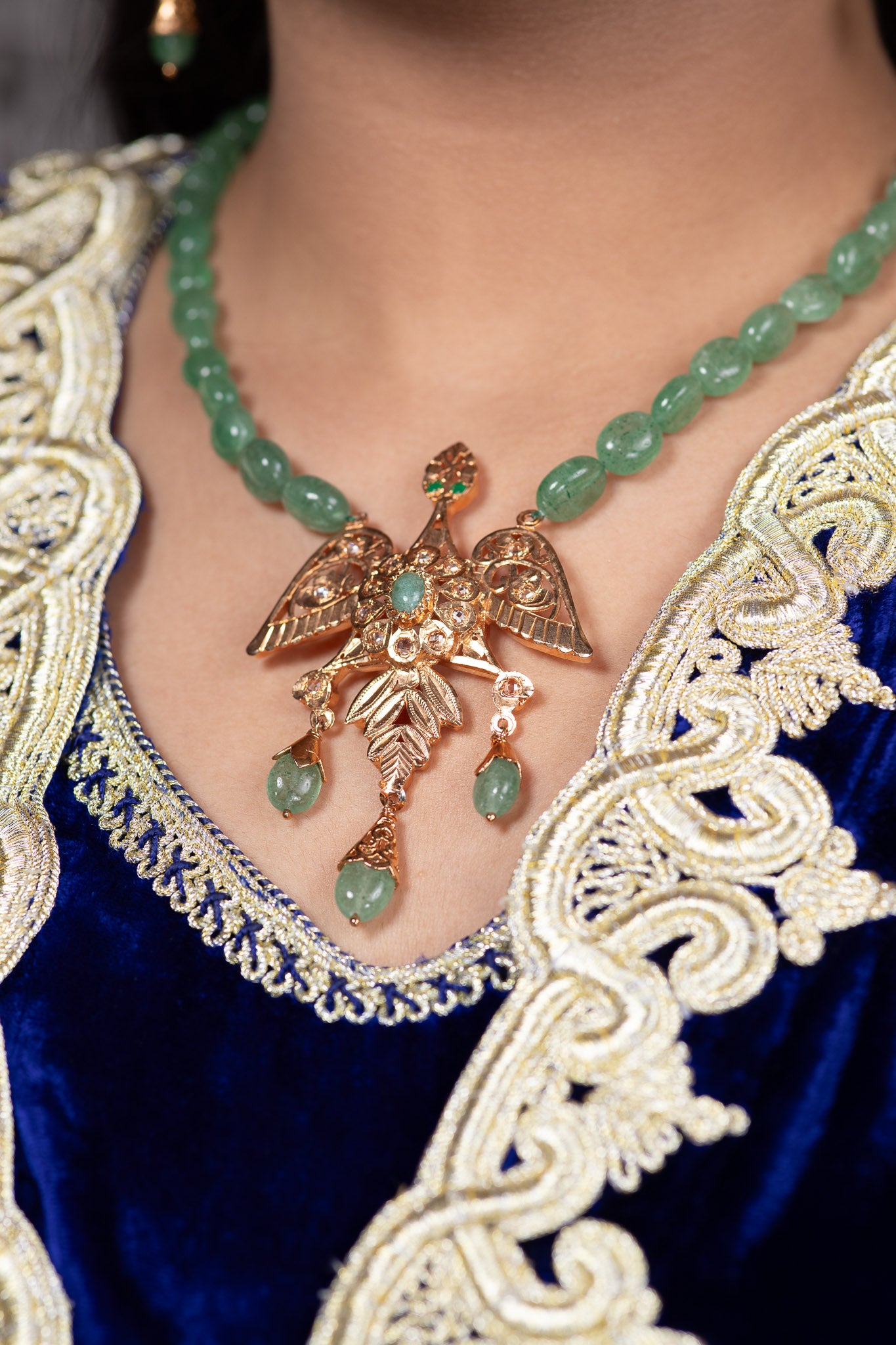 Collier Perles Naturelles Pendentif "Sardouk" Doré à l'Or Fin & Émeraudes