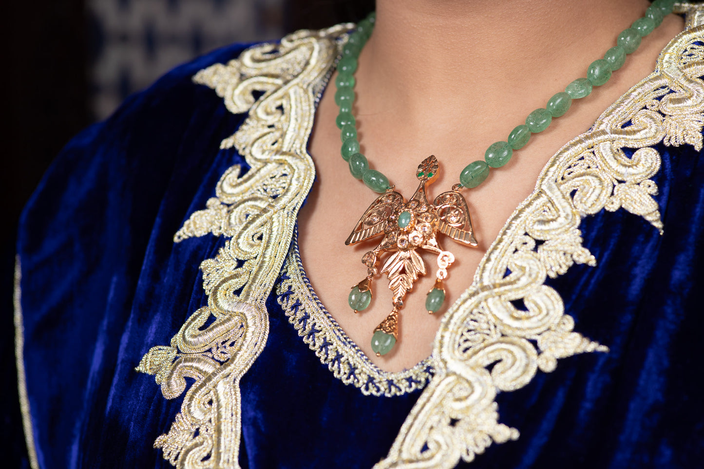 Collier Perles Naturelles Pendentif "Sardouk" Doré à l'Or Fin & Émeraudes