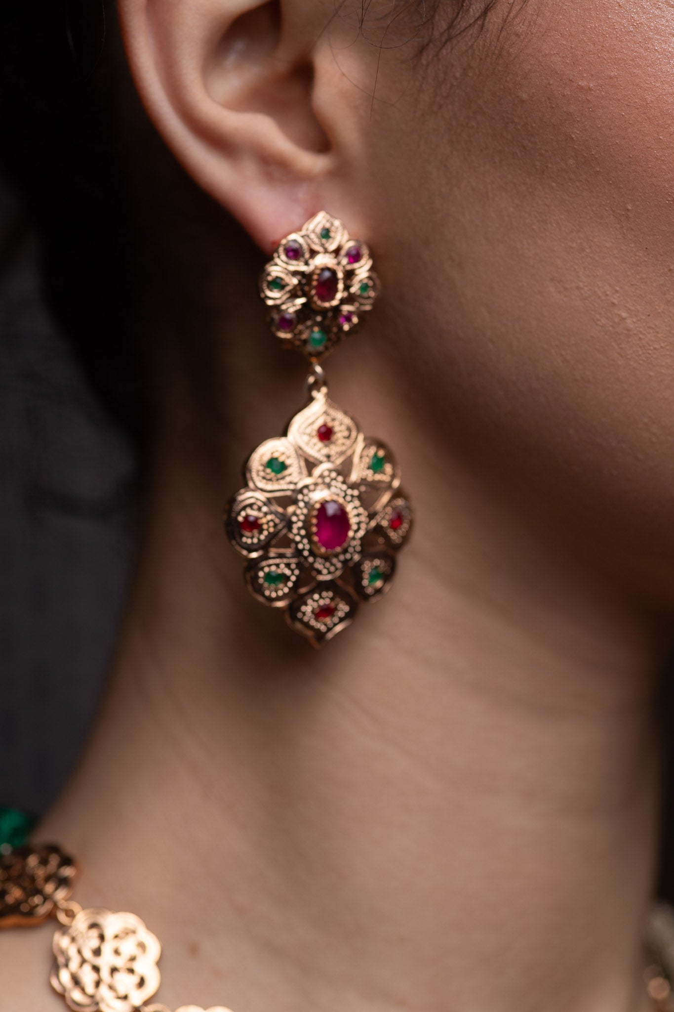 Parure Royale Marocaine aux Pierres Précieuses Multicolores
