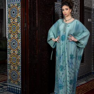 Caftan Aérien Bleu Céladon aux Broderies Délicates