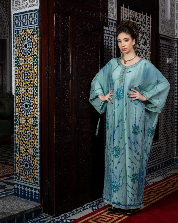 Caftan Aérien Bleu Céladon aux Broderies Délicates