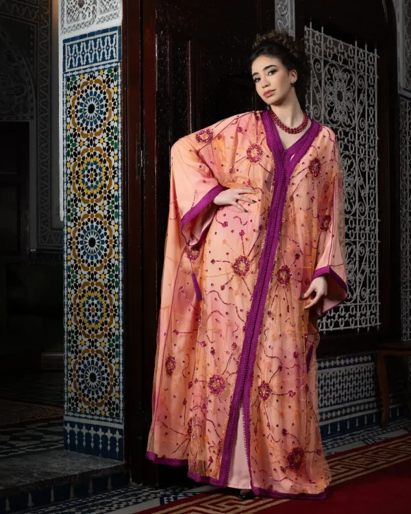Caftan Couture Pêche aux Broderies Fuchsia avec or – création Rimania