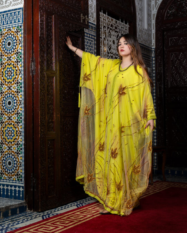 Caftan Soleil Jaune aux Broderies Or et Voile
