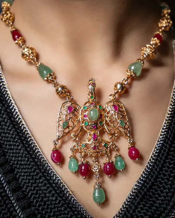 Parure Royale L’Oiseau d’Or, Rubis, Émeraudes & Filigrane – création Rimania
