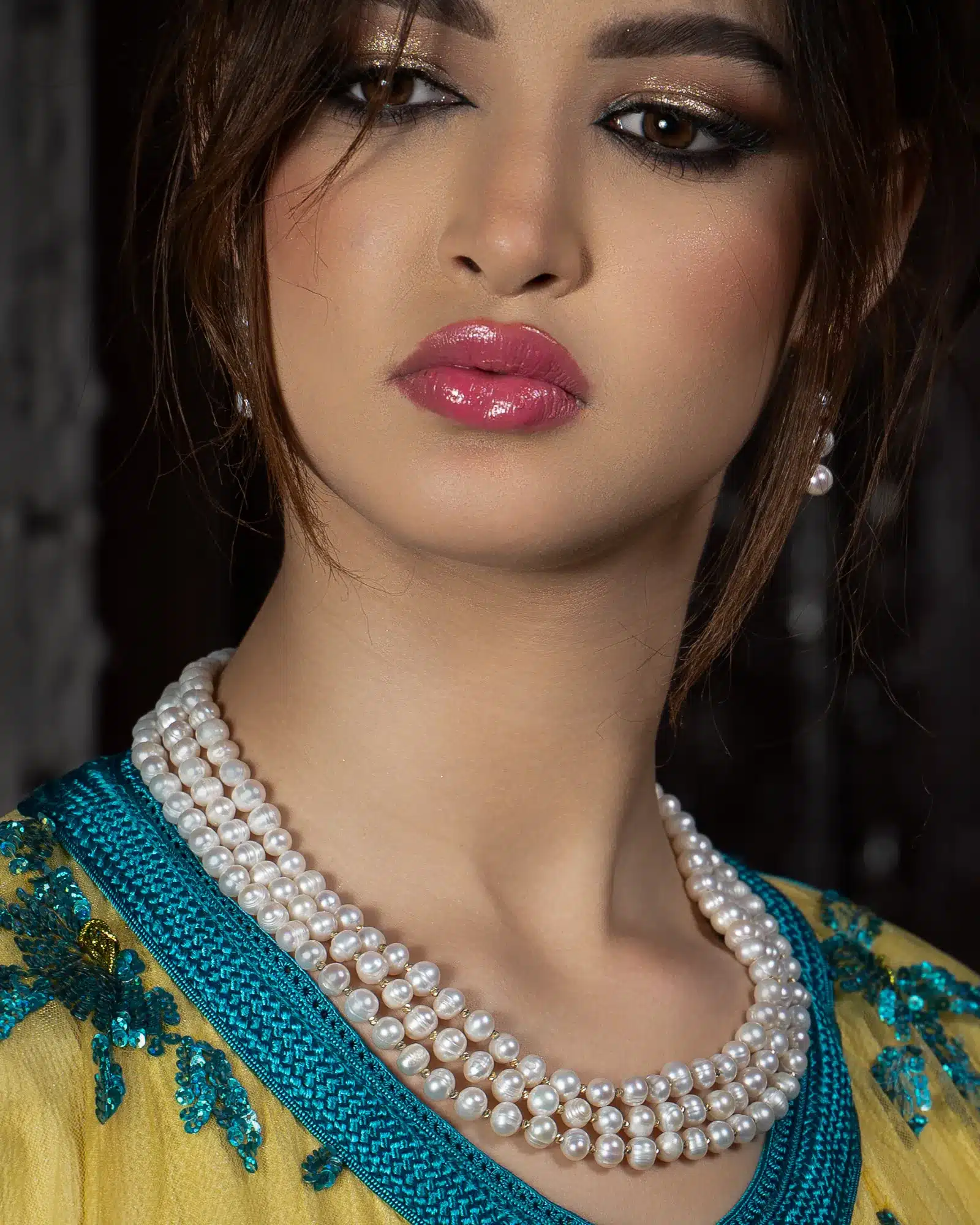 Ensemble Haute Joaillerie Collier Triple Rang & Boucles d’Oreilles en Perles et Billes d’Or – création Rimania